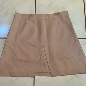 Pinky nude skirt with slit